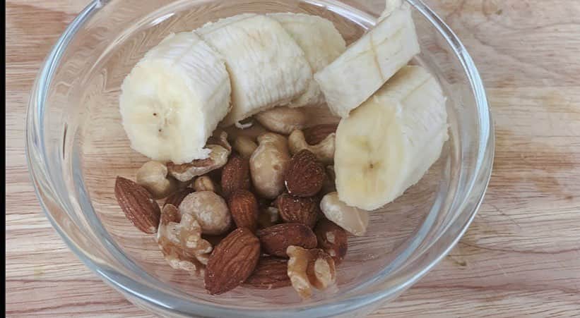 西本ヒカルのインスタグラム：「バナナッツ🥜 ・ バナナとナッツを一緒に食べると すごく美味しい！😋 #美女tv#トレーニングご飯」