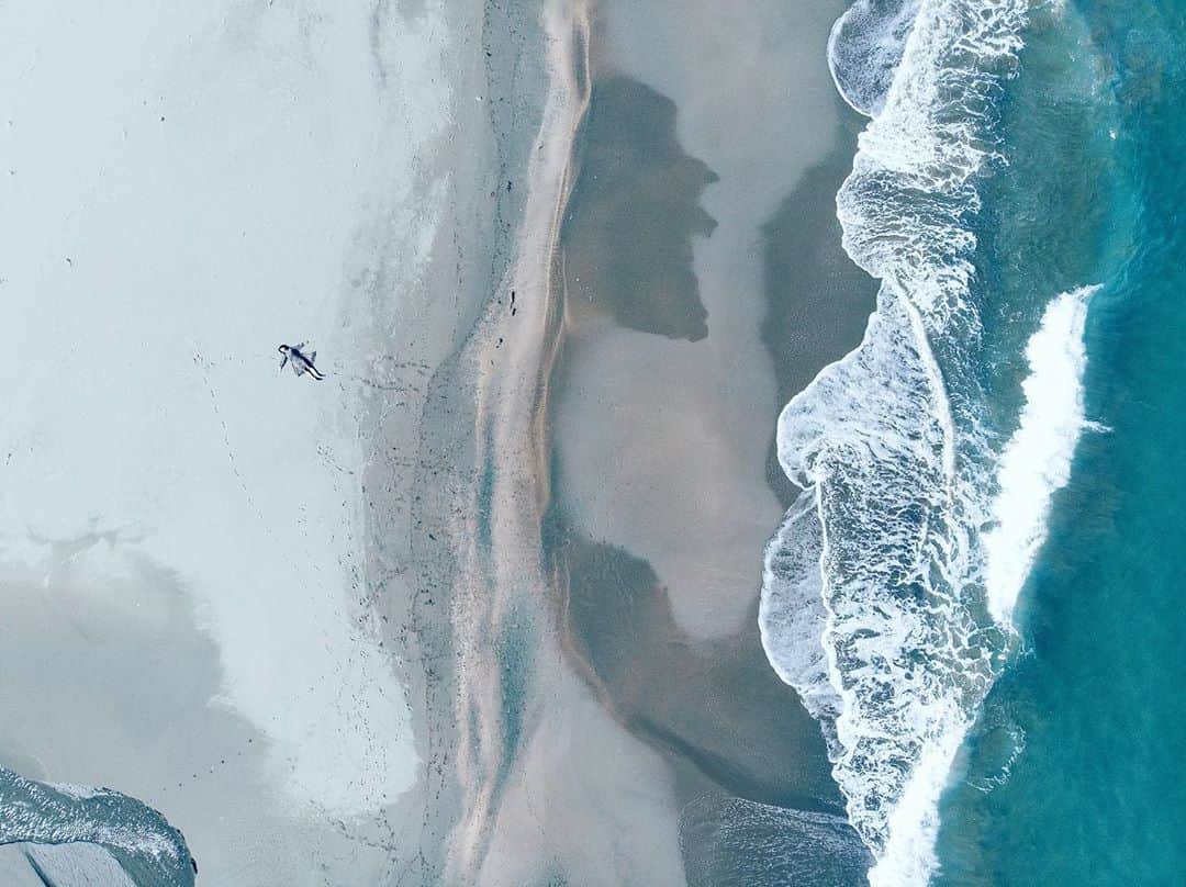 haraoのインスタグラム：「この世界で - - - #いつか見た夢の中で #vsco#mavicair#dronephotography #dji#cinematography#GPW_members_only#as_archive#into_the_screen#indies_gram#indy_photolife#screen_archive#curbonjp#cinesomnia#photocinematica#realismag#analoguepeople#analoguevibes#被写体募集 . #Instagram#InstagramJapan#tokyocameraclub#reco_ig#jp_mood#儚くて何処か愛おしい様な」