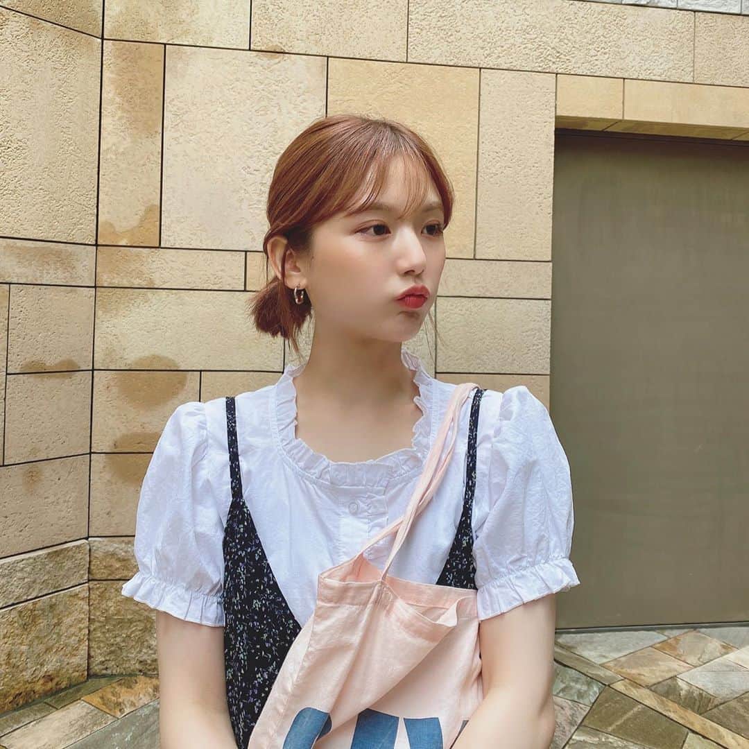 ひよんのインスタグラム：「💐👗💞 ㅤㅤㅤㅤㅤㅤㅤㅤㅤㅤㅤㅤㅤ おはよー💜 昨日はなんだかとっても疲れて22時くらいには寝た💤笑 １枚目の写真、疲れて目が生きてない🐟爆 ㅤㅤㅤㅤㅤㅤㅤㅤㅤㅤㅤㅤㅤ お洋服は３枚目にブランドタグ付けたよ❤️ ㅤㅤㅤㅤㅤㅤㅤㅤㅤㅤㅤㅤㅤ #daily #feeyong #shooting #9unq #onepiece #fashion #패션 #데일리룩 #희영 #오오티디 #꾸안꾸 #クアンク #ひよん #ファッション #ワンピース #夏服」