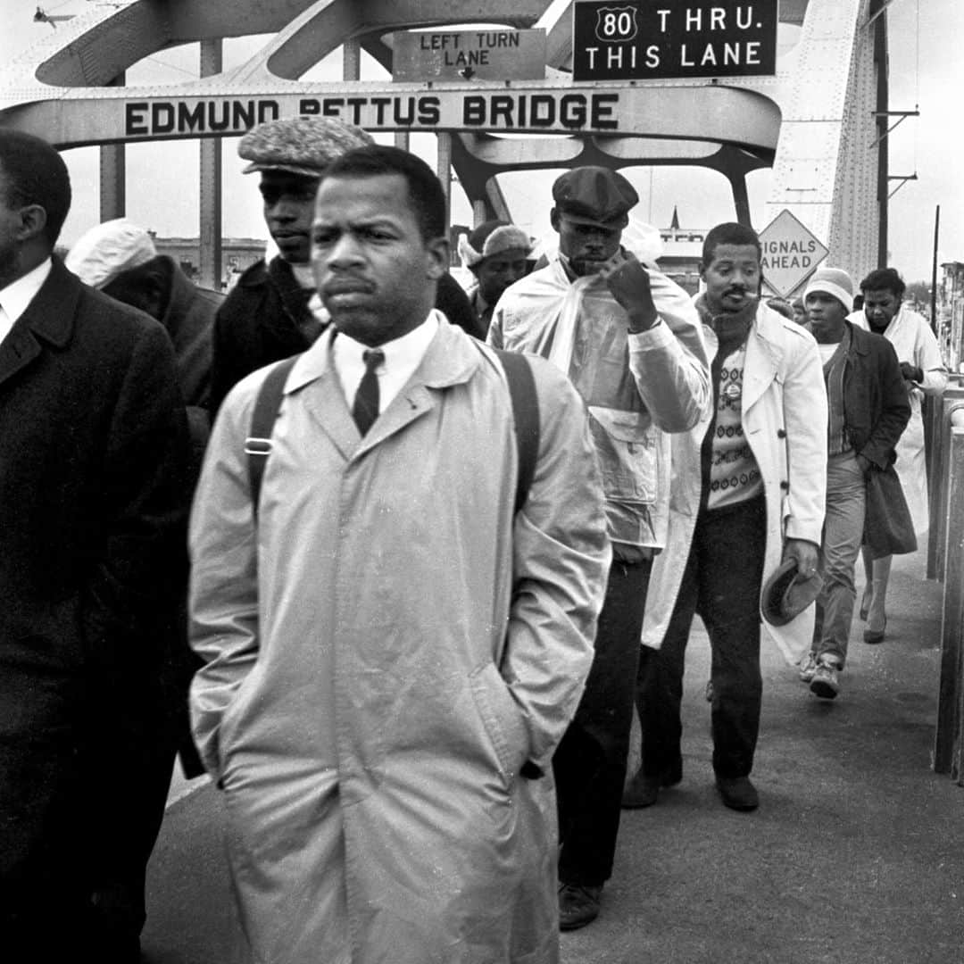 のインスタグラム：「The struggle continues... Thank you for leading the way. I salute you brother John Lewis🖤」