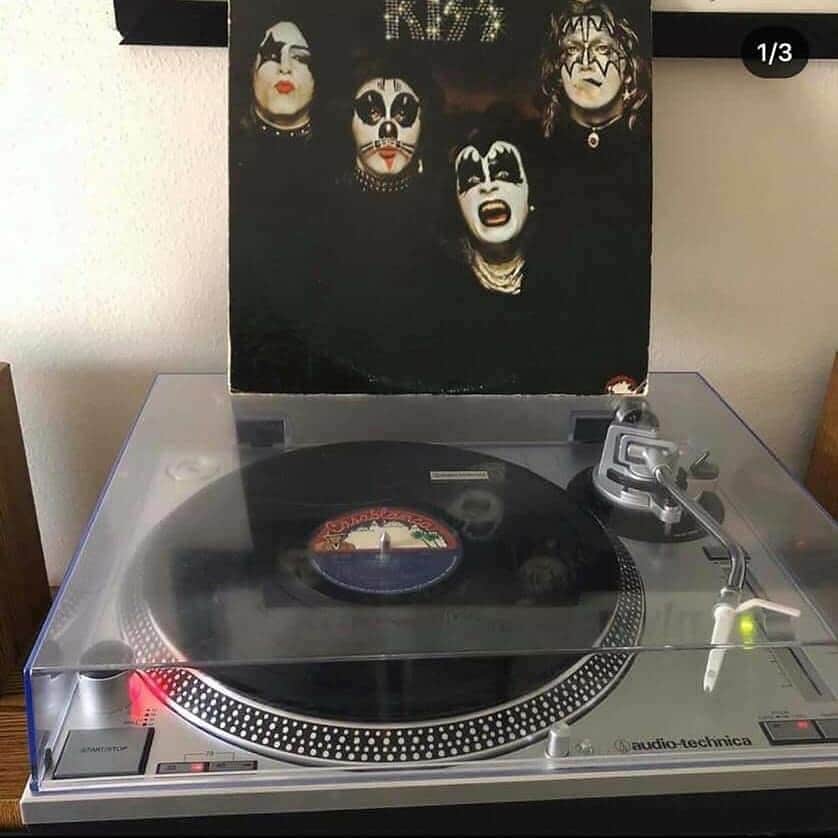 KISSさんのインスタグラム写真 - (KISSInstagram)「#CollectingKISS! Thanks to Jimmy Ramos for sharing his first pressing of the debut #KISS album without "Kissin' Time." Very cool!  What's the vinyl gem in your collection, #KISSARMY?」7月19日 12時34分 - kissonline