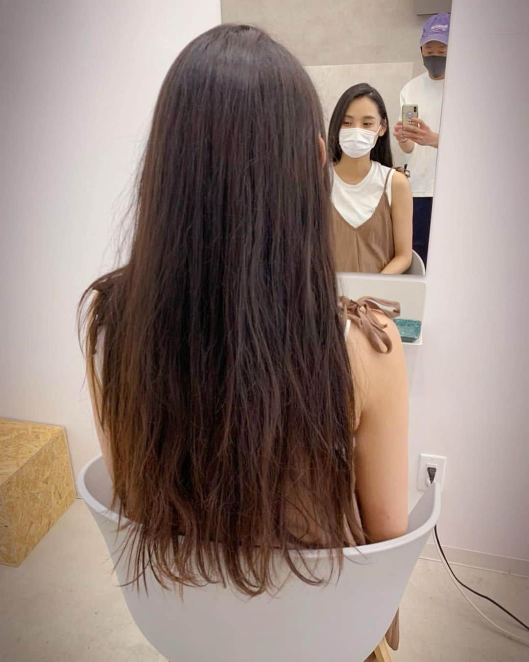 松浦みなみのインスタグラム：「:)↔️ 断髪の様子✂️ . #記念 #hairdonation #haircut #donation #hairtransformations #stopcancer #wigforkids #bobhaircut #longtoshort」