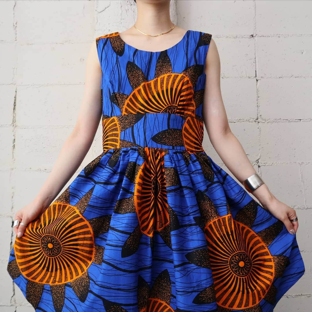 吉祥寺 古着屋 Orfeoのインスタグラム：「African Batik Dress  #orfeo #kichijoji #tokyo #vintage #used #fashion #coordinate #outfit  新型コロナウィルス感染拡大防止策を徹底した上で営業をしております。 マスクの着用、入店時にアルコールでの消毒をお願いいたします。  お問い合わせはインスタグラムのプロフィール掲載のメールアドレスにお願いいたします。 コメント、DMでのお問い合わせは受け付けておりませんのでご了承ください。」