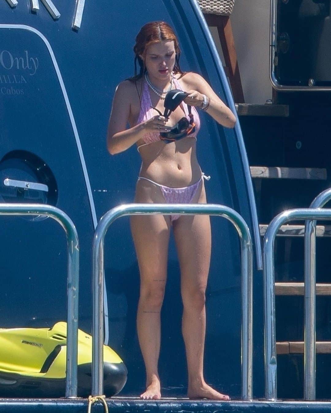 Just Jaredさんのインスタグラム写真 - (Just JaredInstagram)「@bellathorne rocks a pink bikini while out on a yacht with boyfriend Benjamin Macolo (@b3nm)! #BellaThorne #BenjaminMascolo Photos: Backgrid」7月19日 13時02分 - justjared