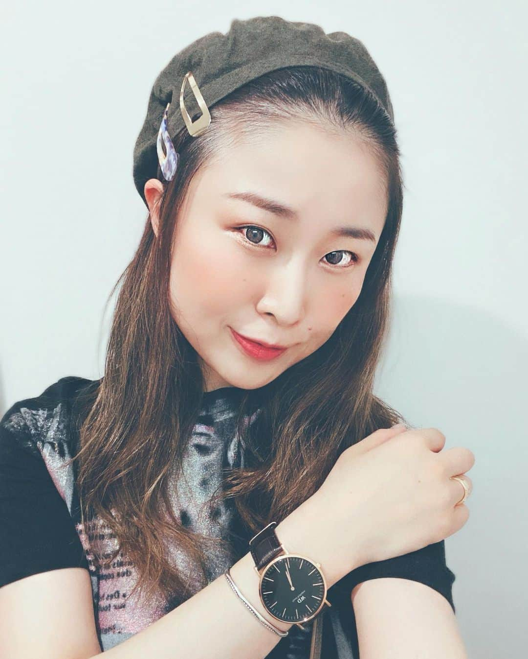 pisatamagoさんのインスタグラム写真 - (pisatamagoInstagram)「ベレー帽はズレるからパッちん止め🤣 ☆  男前な #danielwellington は #カジュアルコーデ にもきちんと感を出してくれる🌈  ✵  ✑今なら腕時計とアクセサリーまたはストラップの購入で20%OFF（５月の最新作も♡） 下記15%offクーポンと併用できます𐂂  ✑ 15%offクーポン:adsy （2020/ 8/25 まで有効、DW公式直営店舗とWEBショップにて使用可能)  #ダニエルウェリントン#dwサマー#tシャツコーデ#ベレー帽コーデ#パッチンピン」7月19日 12時58分 - audreysunnyday