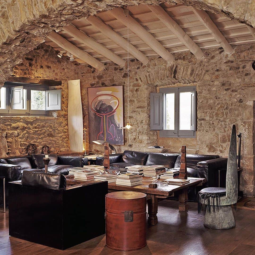 Meganさんのインスタグラム写真 - (MeganInstagram)「Elsa Peretti’s home in Spain 〰 photo by Alvaro Bujons ⚡️ . . . . #elsaperetti #interiordesign #homedecor #theworldofinteriors #livingroom」8月17日 16時12分 - zanzan_domus