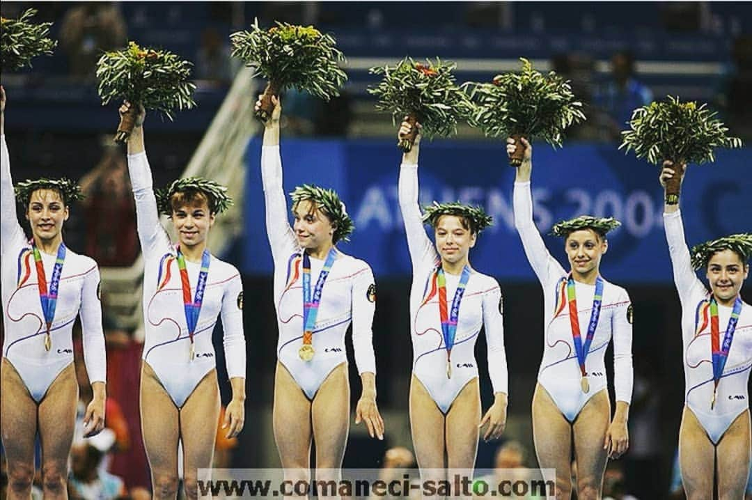 カタリナ・ポノルのインスタグラム：「This day.... 16 years ago.... Athens 2004..... We made history!! 😍😍❤️ @monicarosuofficial @silviastroescu @danasofronie #oanaban #alexandraeremia」