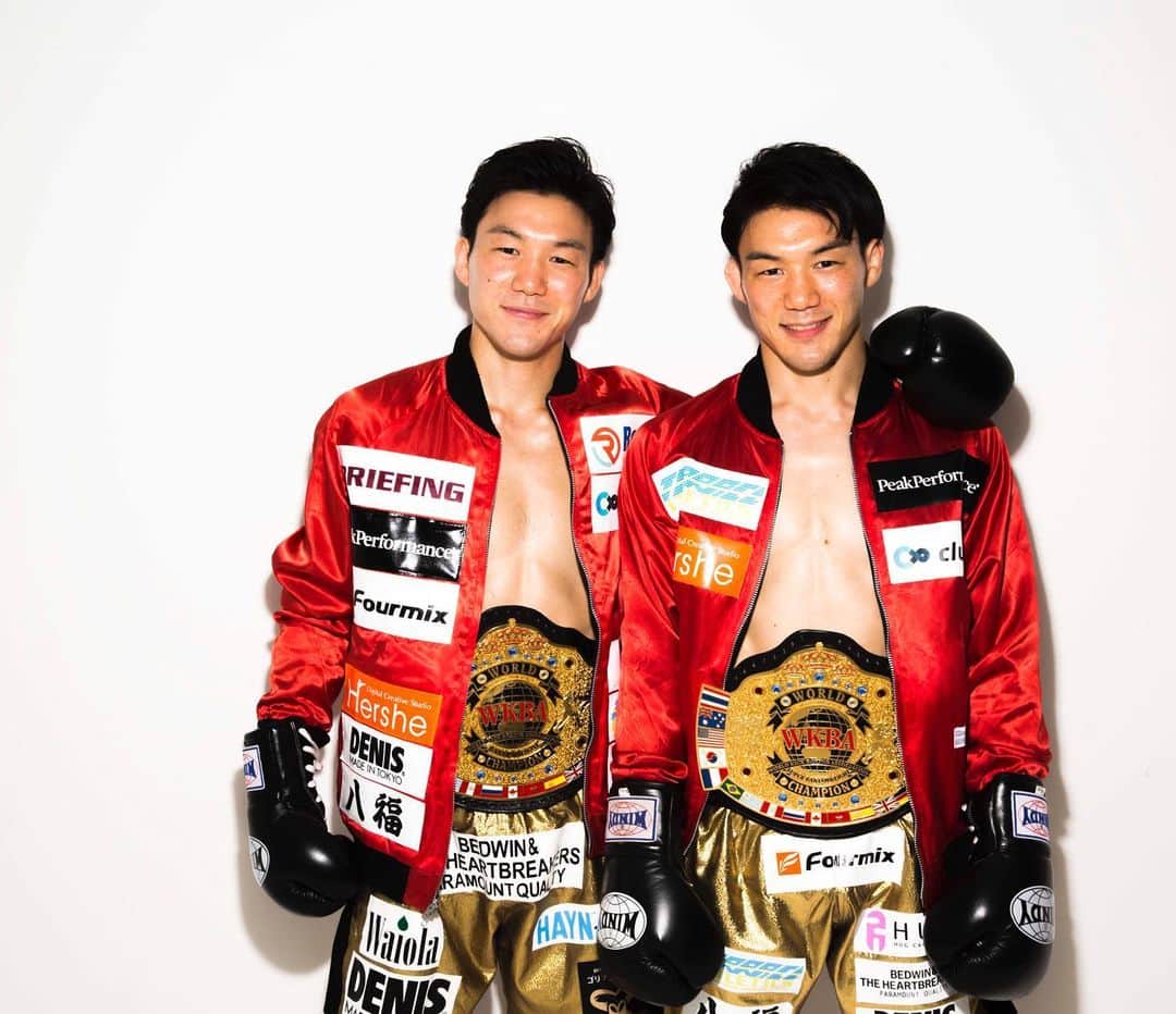 江幡塁のインスタグラム：「一緒に戦って下さったCHAMPION TWINSメインスポンサーの皆様本当にありがとうございました。  次は睦の番。 @mutsuki3110  今度は僕がサポートして一緒に戦っていきます！！ 皆さん一緒に応援宜しくお願いします。  【順不同】 株式会社fourmix様 クラスター株式会社様 株式会社reasol様 BRIEFING様 peakperformance 様 BEDWIN様 DENIS様 株式会社Hershe様 株式会社HUG様 花ごよみ様 彫刻リンパ様 古井貴様  撮影: @keiichinitta  #rizin #8.9 #キックボクシング #championtwins #twins」
