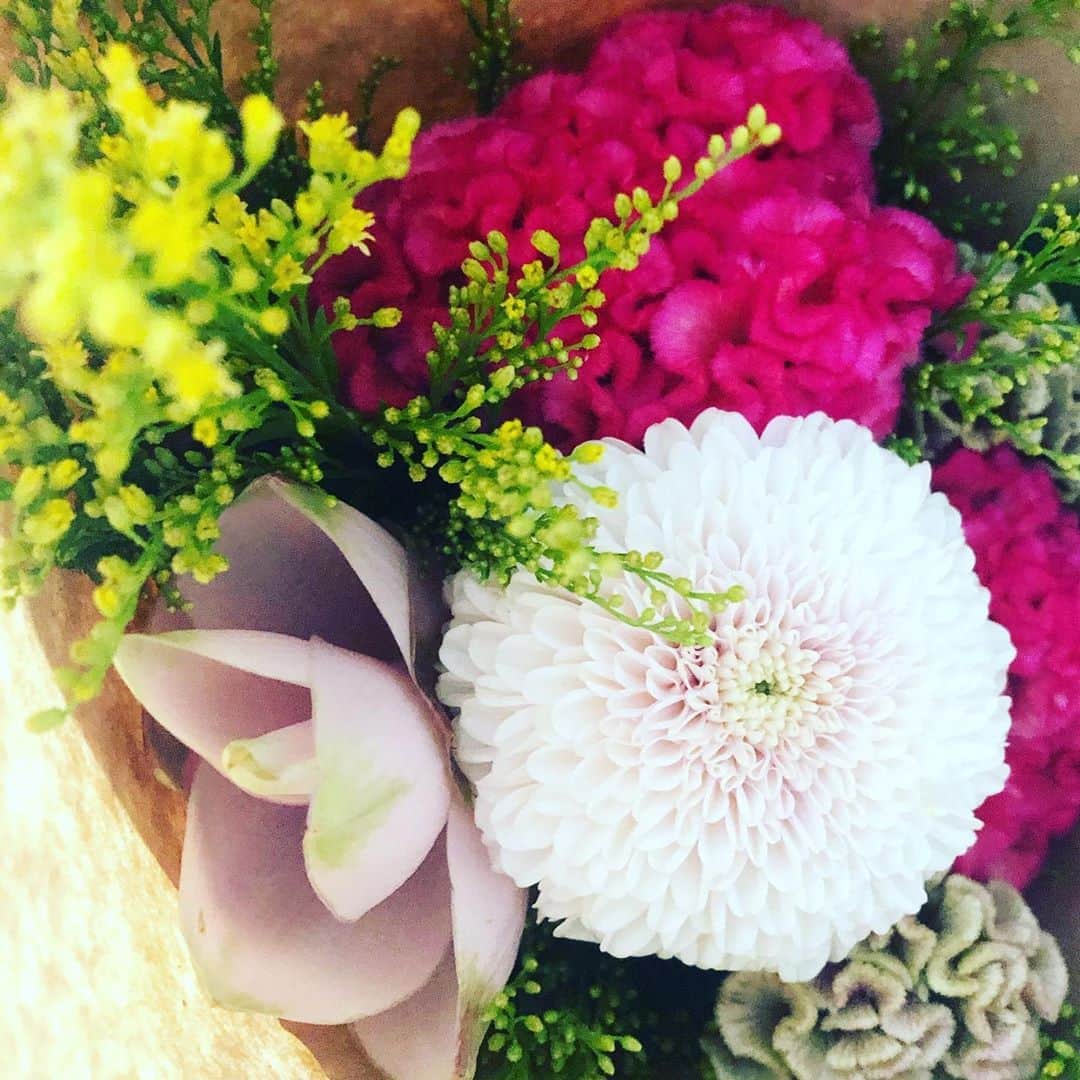 阿部洋子さんのインスタグラム写真 - (阿部洋子Instagram)「👯‍♀️👯‍♀️👯‍♀️ ありがとうございますー！ #thankyou  #bouquet #flowers」8月17日 16時35分 - hirocoring