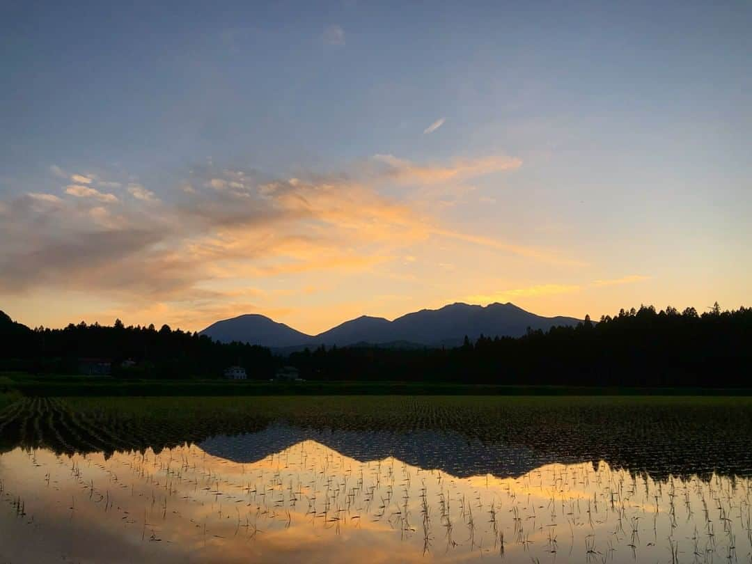 Satoyama推進コンソーシアムのインスタグラム：「田植えを終えた水面に映る#黒日光連山 。 きっとこの景色は昔から変わらない… （Satoyamaフォトコンテスト2020代理投稿作品）  ★Satoyama & Satoumi Photo Contest 2020 https://satoyama-satoumi.net/contest/photo2020/（日本語） https://satoyama-satoumi.net/global/contest/photo2020/（English） ⠀ ⠀⁠⠀ #jtsatoyama2020 #satoyama #photocontest #photo⠀⁠⠀ #satoumi #japan #landscape #japan_visit #Lovers_Nippon #daily_photo_jpn #naturephotography #フォトコンテスト #フォトコン⠀⁠⠀ #写真⠀⁠⠀ #カメラ⠀⁠⠀ #里山⠀⁠⠀ #里海⠀⁠⠀ #風景⠀⁠⠀ #風景写真⠀⁠⠀ #日本の絶景⠀⁠⠀ #日本の美しい風景⠀⁠⠀ #田舎⠀⁠⠀ #田舎暮らし」