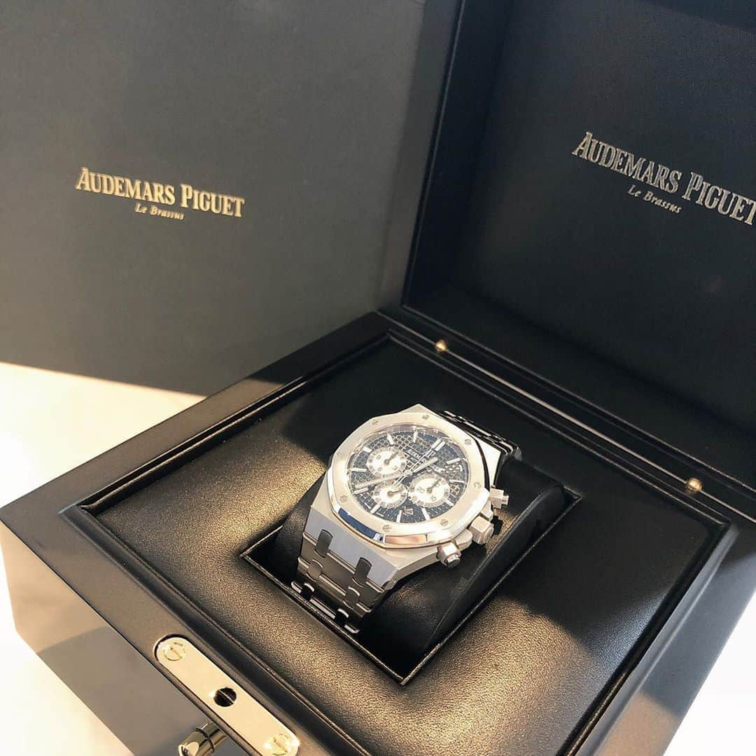 寺口泰海さんのインスタグラム写真 - (寺口泰海Instagram)「久しぶりに自分へのプレゼント🎁  #watch  #audemarspiguet  #audemarspiguetroyaloak  #audemarspiguetwatch  #時計 #オーデマピゲロイヤルオークオフショア」8月17日 16時42分 - taiga.teraguchi