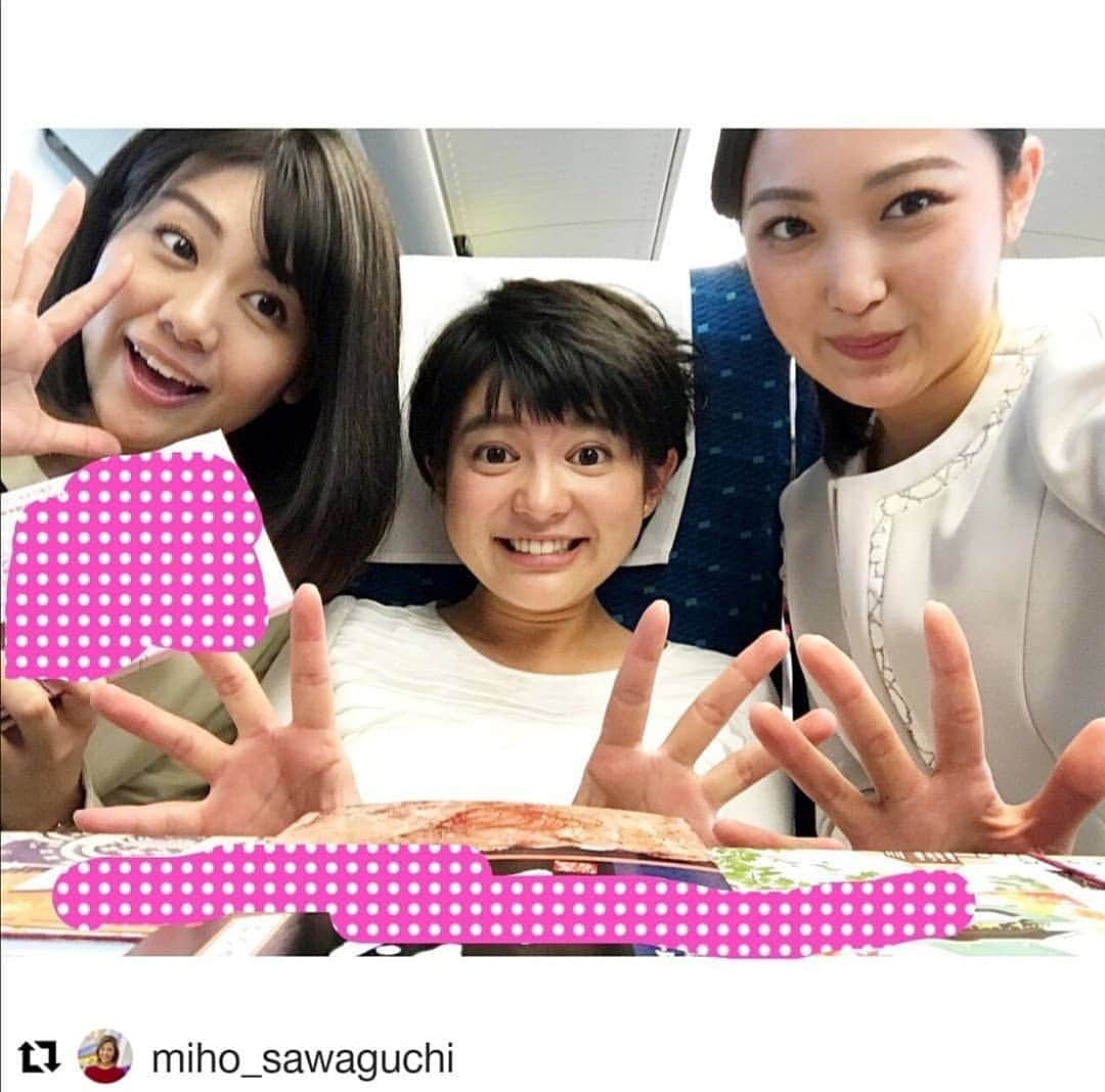 西口真央のインスタグラム：「【「食。MMM」ラインのグループ名】 恐ろしいほど食べる　Miho・Marina・Mao😱🤤 大学時代はよくパン食べ放題やカレーナン食べ放題にいきました！ . ３枚目はその大好きなインド料理屋さんでクリスマス会だったかな🍛笑 誰かさんのクリスマスプレゼントセンスなさ過ぎてそのまま自分で引き取る羽目になってた、、、笑  就職活動のときの新幹線でも、お弁当を食べるのに必死w #何かあればいつもインド料理屋 #Repost @miho_sawaguchi (@get_repost) ・・・ ※学生時代の写真です もう3、4年前。最近、カメラフォルダを遡りがち▶︎ テレビ朝日#並木万里菜 アナ、広島テレビ #西口真央 アナ」
