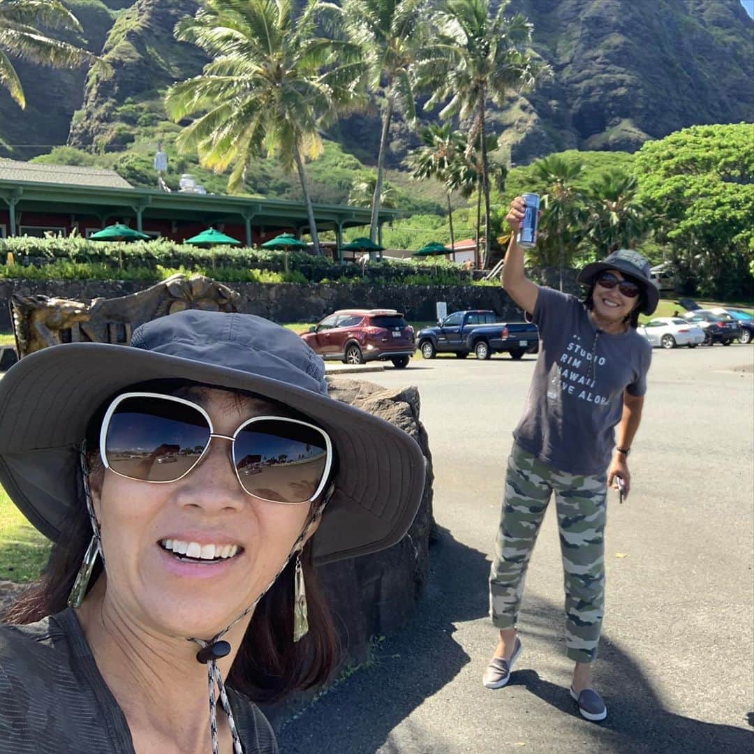 飯島寛子さんのインスタグラム写真 - (飯島寛子Instagram)「日曜午後ドライブしてクアロア牧場へ せっかく来たからと ATV Raptor tourに参加  びっくりーーー 想像以上に楽しかったよ‥‥ 気分爽快  豪快なアドベンチャードライブ スタッフがみんなフレドリーで優しい😊  カマアイナ割引ありです！ @reikotrogers   だけどハワイのコロナ感染者数も増え、 またロックダウンになってしまうかも😱  #kualoaranch #kualoagrown #KualoaRanch  #ハワイライフ　#ハワイ暮らし」8月17日 17時24分 - hirokoiijima