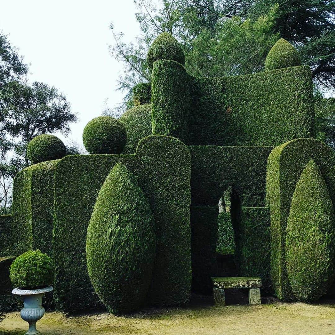 The Cool Hunterさんのインスタグラム写真 - (The Cool HunterInstagram)「Garden Days. @chateaudelaballue in Brittany, France. #swipeleft」8月17日 17時26分 - thecoolhunter_