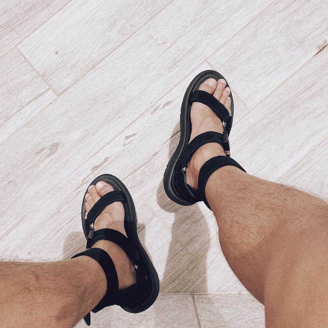 三浦大地さんのインスタグラム写真 - (三浦大地Instagram)「最近気に入ってるサンダル達。  サンダルが好きである。  サンダルが履ける季節が好きである。  #sandals #mensfashion #mensshoes #teva #openingceremony #arizonalove」8月17日 8時58分 - daichi_1127