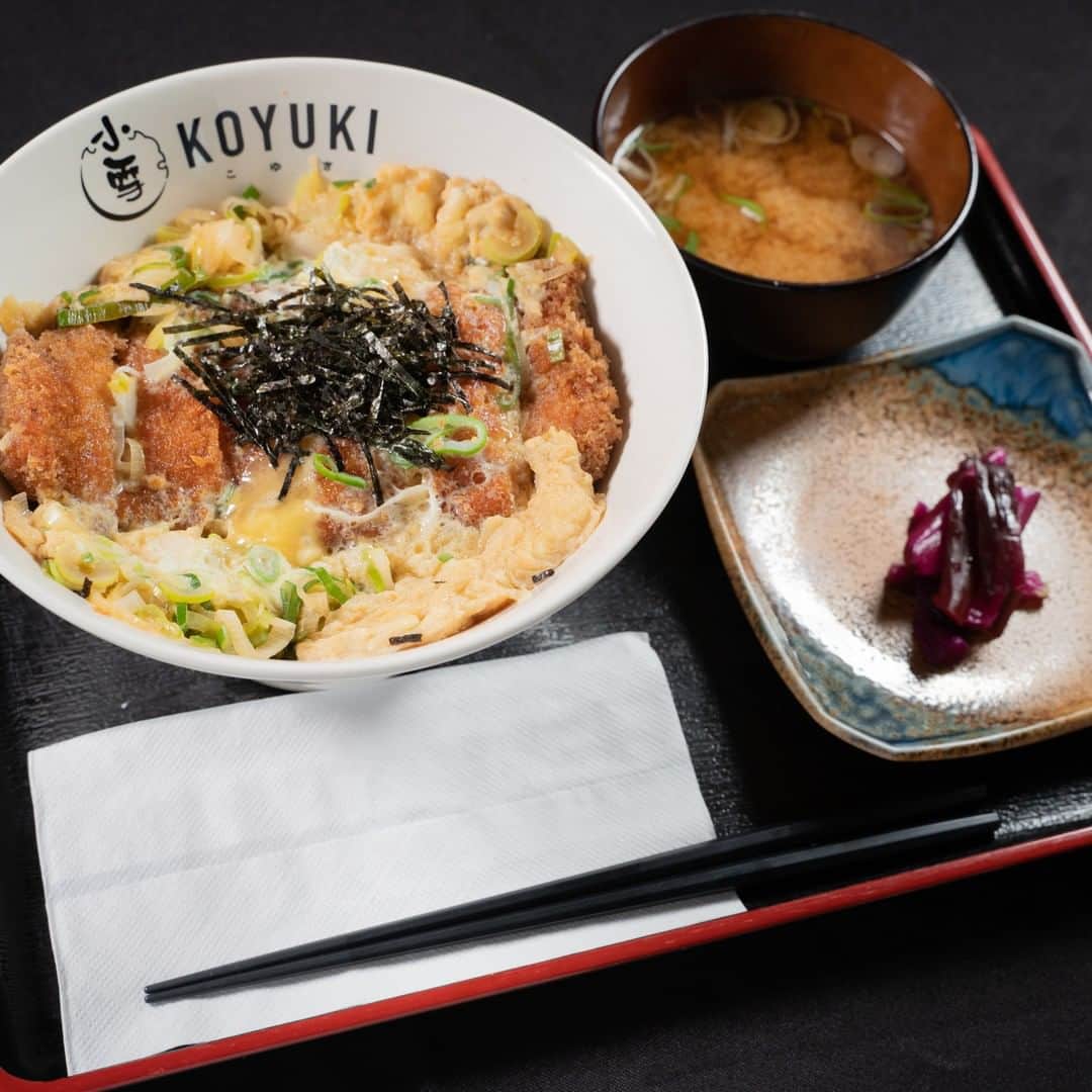 Koyukiさんのインスタグラム写真 - (KoyukiInstagram)「Katsudon(Chicken Cutlet Rice Bowl) set is coming soon!  Stay tuned!   Katsudon is a popular Japanese dish that consists of tonkatsu (breaded deep-fried chicken) and eggs cooked in a sweet and salty broth served over rice!  #foodphotography #instafood #eeeeeats #eatvancouver #yvrfoodie #604now #604eats #vancouverfoodie #vancityeats #vancouvereats #dishedvan #robsonstreet  #foodcouver #eatcouver #foodphotography #f52grams #japanesenoodles #kutlet #bowl #narcityvancouver #curiocityvan #crunchvancouver #vanfoodie #eatwithme #vanfoodie #narcityvancouver #vancouvergiveaway #giveaway #yvreats #yvrfoodie」8月17日 9時24分 - koyukikitchen