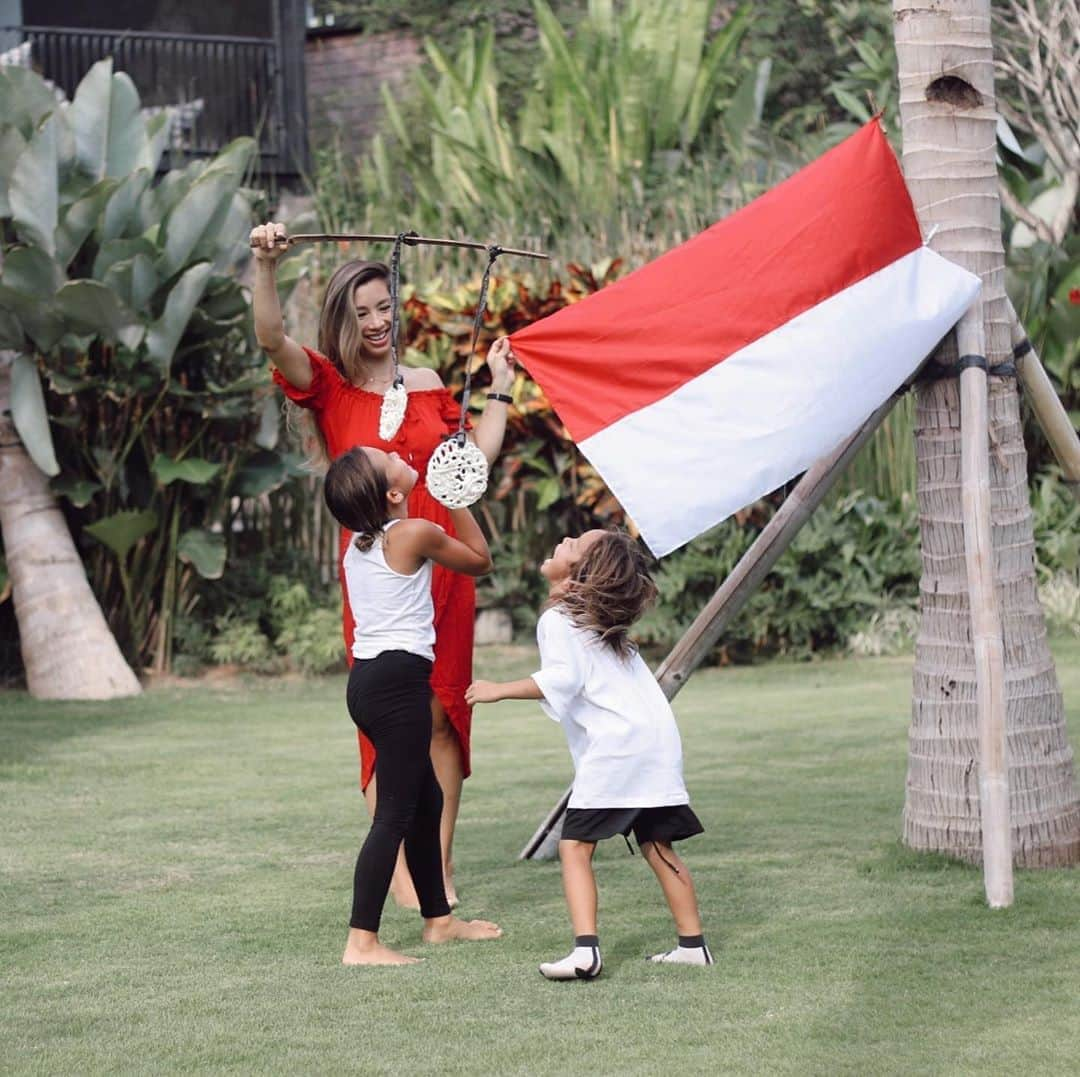 Jennifer Bachdimさんのインスタグラム写真 - (Jennifer BachdimInstagram)「Dirgahayu Republik Indonesia ke-75  Happy Independence Day dear Indonesia 🇮🇩❤️ Lots of love from us #teamBachdim #dirgahayuindonesia #Indonesia #merdeka」8月17日 9時20分 - jenniferbachdim