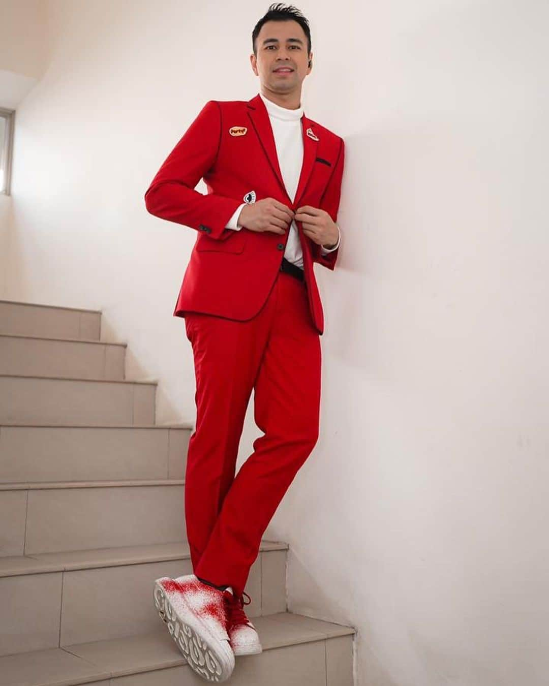 Raffi Ahmadさんのインスタグラム写真 - (Raffi AhmadInstagram)「Dahsyat awards 2020 ❤️🇮🇩 1 look Kemerdekaan  Suit by @sasdesigns Styled by @wanda_haraa #wandaharaaproject  📸 @snap.nuel」8月17日 9時20分 - raffinagita1717