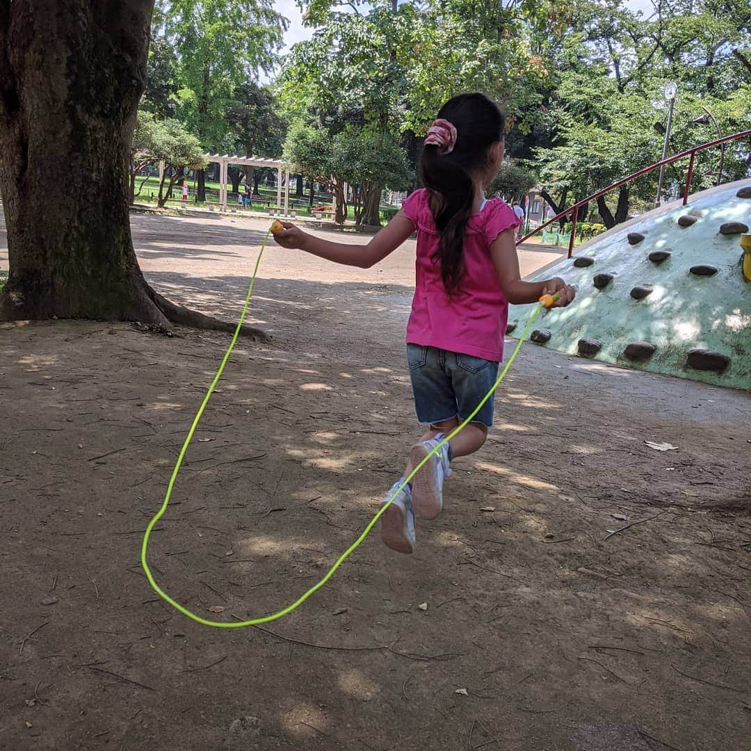 七帆ひかるさんのインスタグラム写真 - (七帆ひかるInstagram)「子供たちの短い夏休みが終わりました☀  海や山や自然豊かな日立への帰省も今年は叶わず自粛の毎日でしたが、近場の公園や、感染対策を徹底した中で行われたサッカーの試合で真っ黒に日焼けし短いなりにも盛り沢山で良い思い出になったことと思います。  酷暑が続きますが、皆さん熱中症に気をつけて元気にお過ごしください😊🌺」8月17日 9時28分 - nanaho.hikaru