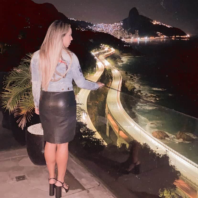 Mulher Melãoのインスタグラム：「Adimirando a beleza do meu Rio ❤️」