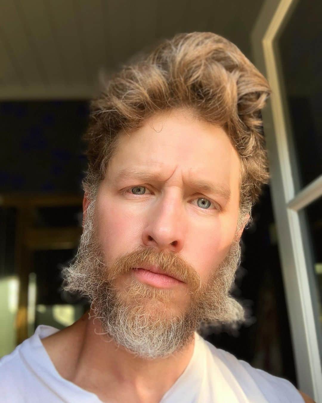 ジョシュア・ダラスのインスタグラム：「Everything is fine. Everything is normal. Beard and hair styling by: Oliver and Hugo Dallas」
