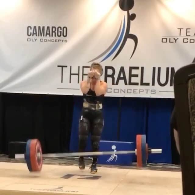 マッティ・ロジャーズのインスタグラム：「This is the only vid so far, but local meet was a success I’d say. Just trained through and treated it as a heavy training day and ended with a real solid 5/6 245kg total and a “fuck it” attempt at a 140kg CJ that I haven’t touched since it quite literally ruined my life for a bit last year at Pan Ams. I have done maybe 1 CJ over 130 in the last 6ish months so NOT TOO SHABBY! Weighed in at 77.1 after 3 meals today at a late night session. DEFINITELY have some getting into shape to do for when the real comps come (I was gassssseddddddd by CJs) but this is a nice place to start. I brought my own bar, chalk bucket, put my chair far away from everyone & wore a mask when I wasn’t lifting just before anyone yells at me 🙃 thank you to person who took this vid! Played around with that 250 total... Super pumped about this progress!  @aimees2cents @2poodperformance @catalystathletics」