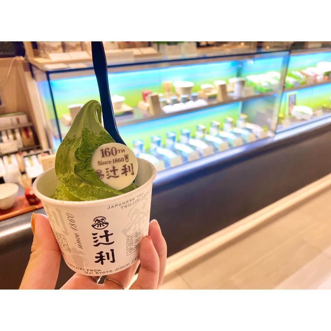 持田早智さんのインスタグラム写真 - (持田早智Instagram)「. 辻利の抹茶ソフト🍦 濃い方めっちゃ美味しかった😋 . #抹茶#抹茶ソフト#抹茶スイーツ #銀座スイーツ#辻利」8月17日 10時27分 - sachi.mochi0719