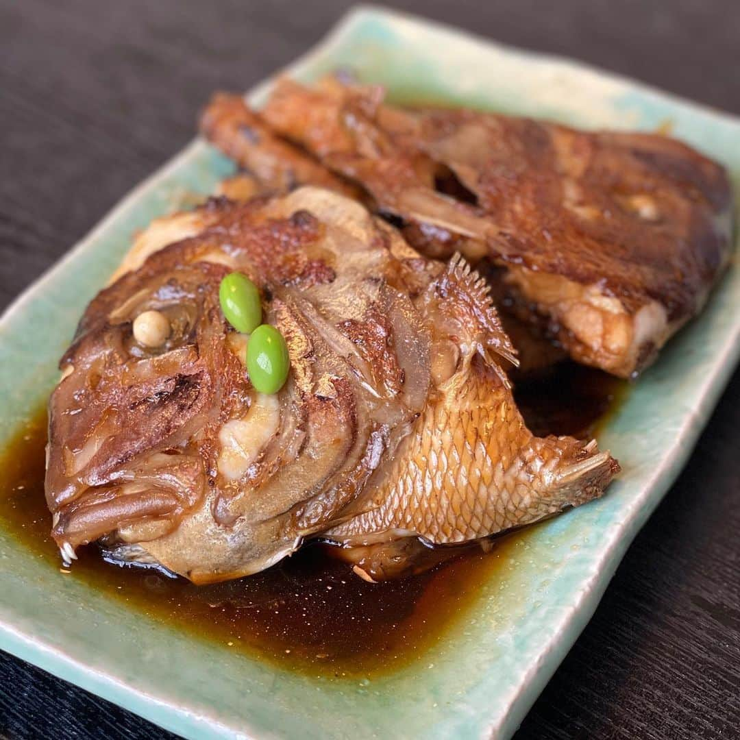 Ayuminさんのインスタグラム写真 - (AyuminInstagram)「🐟海鮮亭🐟 蒲郡の人気の海鮮料理店 @kaisentei.gamagori 刺身5点盛りなのに10種類ぐらいがたっぷり 盛られていてすごいボリューム👏👏 想像以上に大きくてびっくり！ カニ味噌までついてて大大大満足😍 . ☑️刺身5点盛り　1850円 ☑️鯛のあら煮　950円 ☑️生穴子の天ぷら　500円 ☑️和風ホタマヨ　500円 . . . スタバクイーン👸🏼メインアカウント ➡︎ @ayumin0220stb . #海鮮亭#蒲郡#蒲郡グルメ#蒲郡ランチ#蒲郡ディナー#海鮮料理#お刺身 #名古屋#名古屋ランチ#名古屋グルメ#名古屋カフェ﻿ #インスタグルメアワード2020#あいなご#ナゴレコ#グルメライター　﻿」8月17日 10時39分 - ayumin0220