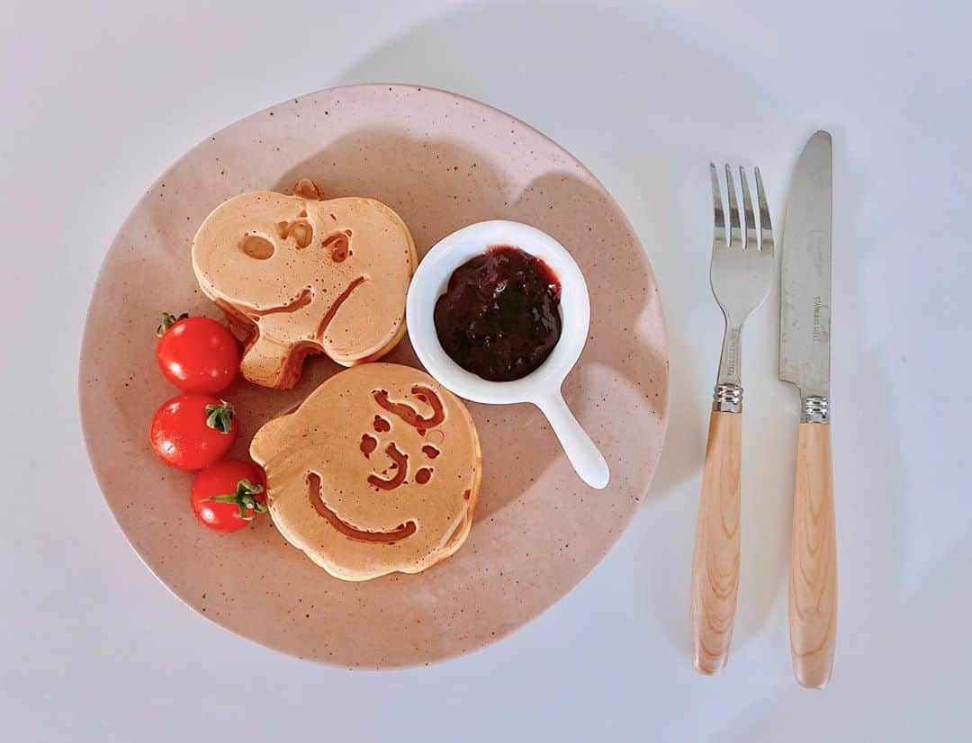 中別府葵のインスタグラム：「スヌーピーワッフルな朝ご飯🥞💫  #スヌーピーワッフルメーカー #スヌーピーワッフル#朝ご飯#breakfast #morning #yummy #instagood #instalike」