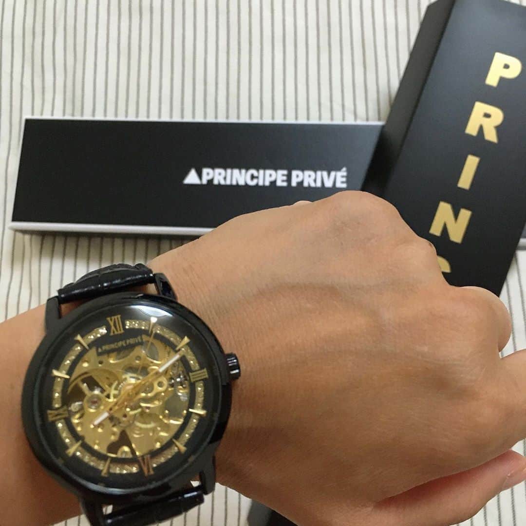 葵さんのインスタグラム写真 - (葵Instagram)「パパにプリンチペプリヴェの時計をプレゼント🎁 @principewatches  @principeprive   黒くてとてもかっこいいよ💖 私もつけられるけど、やっぱメンズに最適です⭐︎ 男性がつけるとかっこよくてモテる気がする^ ^ #プリンチペプリヴェ #腕時計 #時計プレゼント #メンズ時計 #かっこいい時計 #おしゃれな時計」8月17日 11時33分 - dolphin_coconut