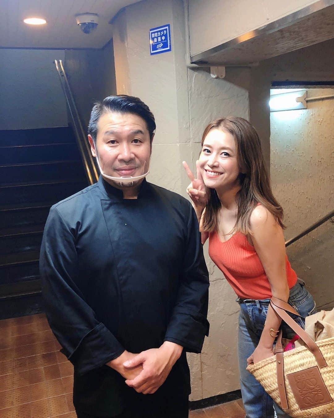 平井喜美さんのインスタグラム写真 - (平井喜美Instagram)「👨‍🍳服部シェフと✌️﻿ ポンテベッキオ出身で🇮🇹、ステーキ福田、北新地はらみ等、数々の名店をプロデュースされております✨﻿ ﻿ 📍U.kai﻿ @u.kai.hattori  『１日１組貸切のイノベーティブレストラン』﻿ ﻿ 服部シェフによるジャンルの枠を超えた絶品料理がいただけるとのことで🤤﻿ 母のBD💐🥂🎂に✨﻿ ﻿ メインのフィレステーキはもちろんのこと。﻿ 1品1品、素材に拘りが溢れすぎていました♡﻿ 1回の食事で肉も魚も無農薬お野菜も色んなバリエーションでお口も心もとてもhappy♡になりました。﻿ ﻿ ラスト追い肉までいただき、パンパン😂﻿ ごちそうさまでした🙏﻿ &ハピバよ マザー👵﻿ ﻿ #ukai #服部融快シェフ  #北新地グルメ #予約困難店 #紹介制 #イノベーティブフュージョン」8月17日 11時33分 - yoshimi1111