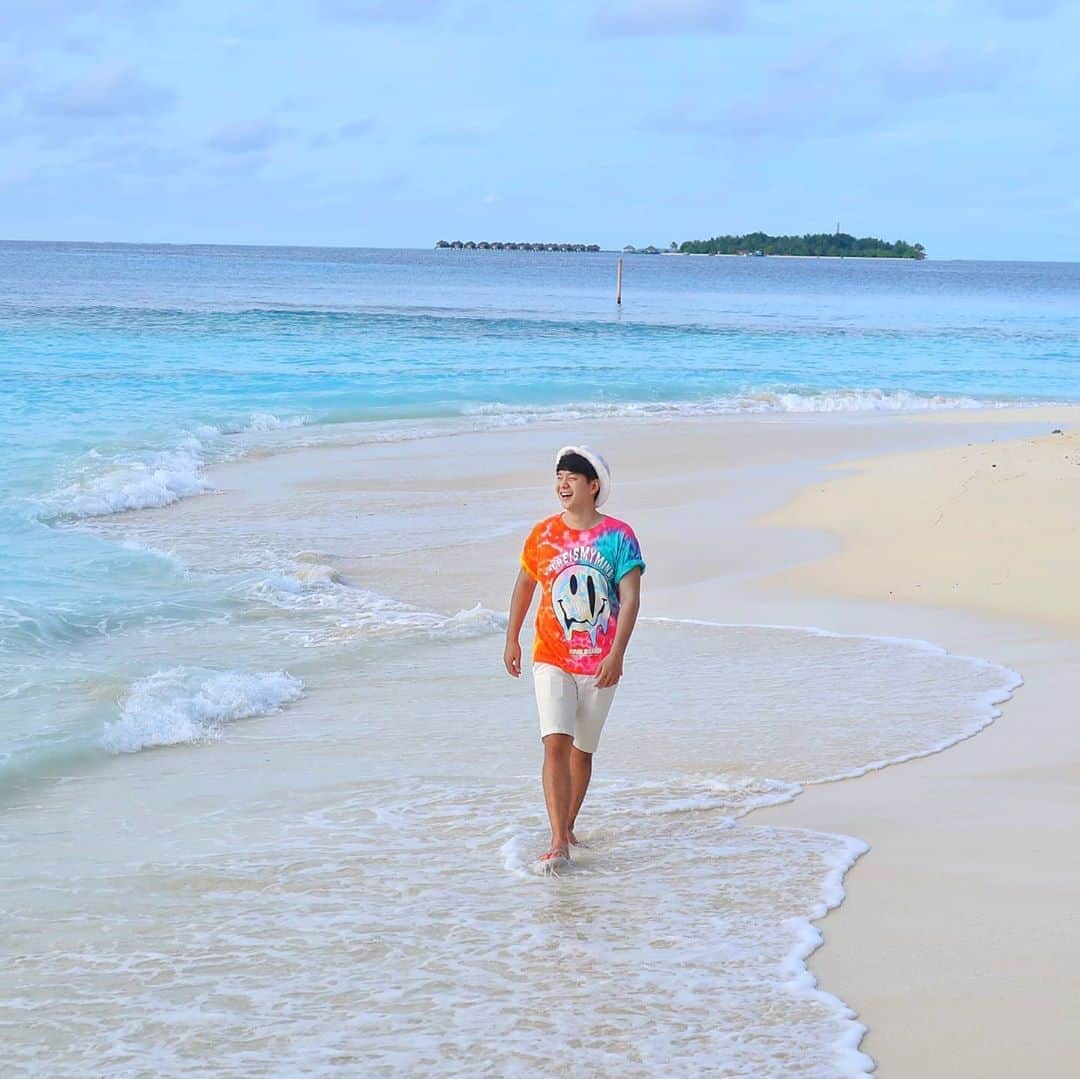 アイス・サランユーのインスタグラム：「คิดถึง 🌊🌊🌊🌊 #icesarunyuaroundtheworld  #maldives  #onceuponatime」