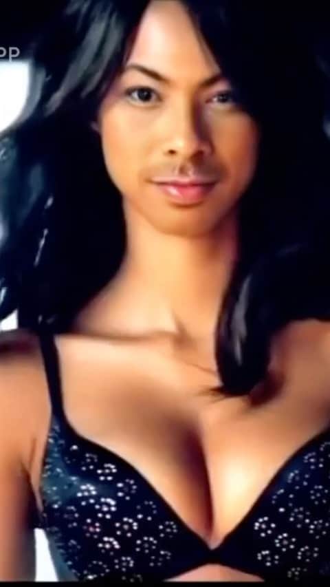 アキラ・コンチネンタル・フィーバーのインスタグラム：「#reface  #sexy #cantik」