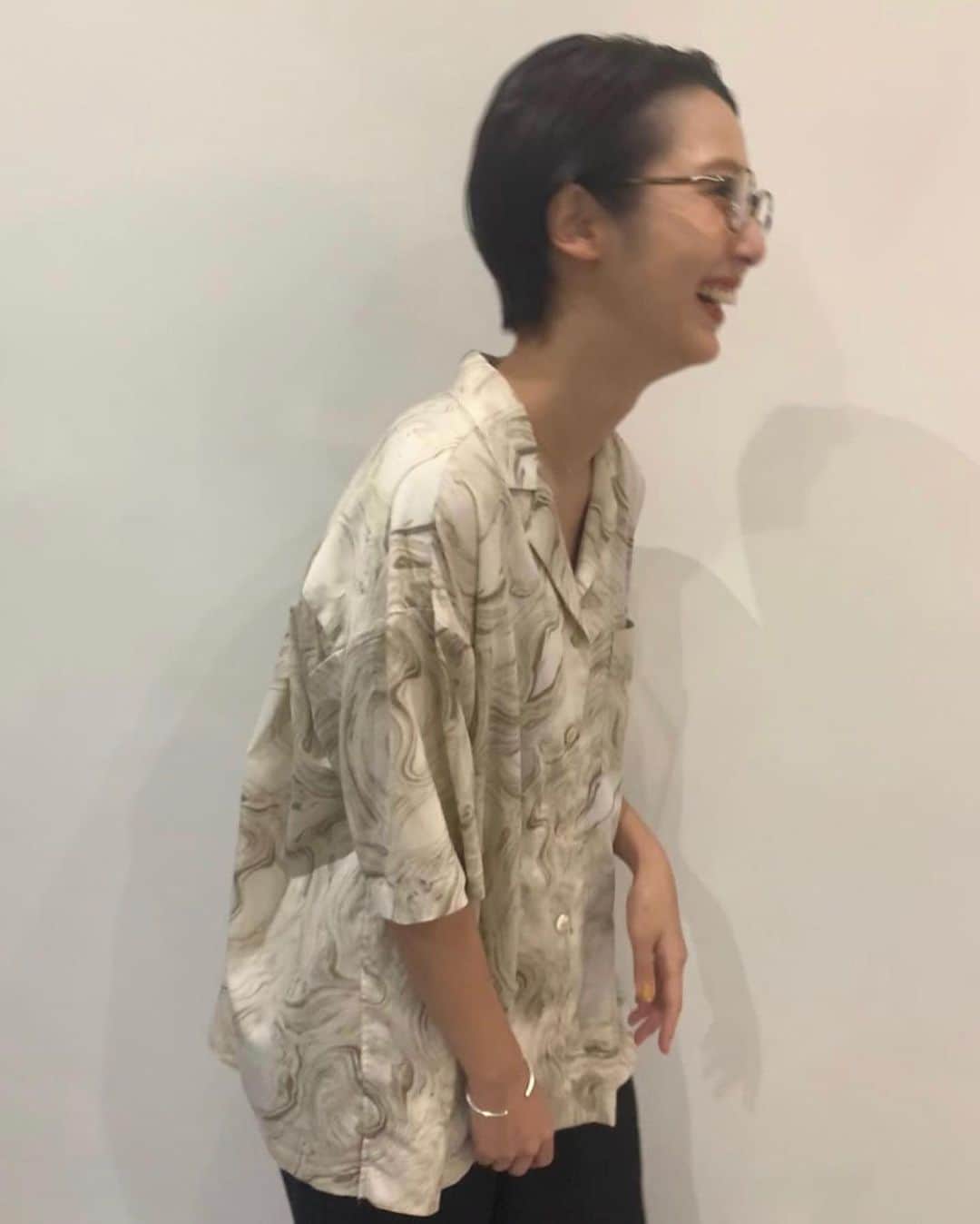 野口和弘のインスタグラム：「石田一帆氏メンテナンス。 @ishidakazuho  今回はサイドをすっきり切ってカラーはブルージュにラベンダーを足して柔らかく。ベージュが入ってるから色持ちもよいよ。 #CIECA. #ciecanoguchi」