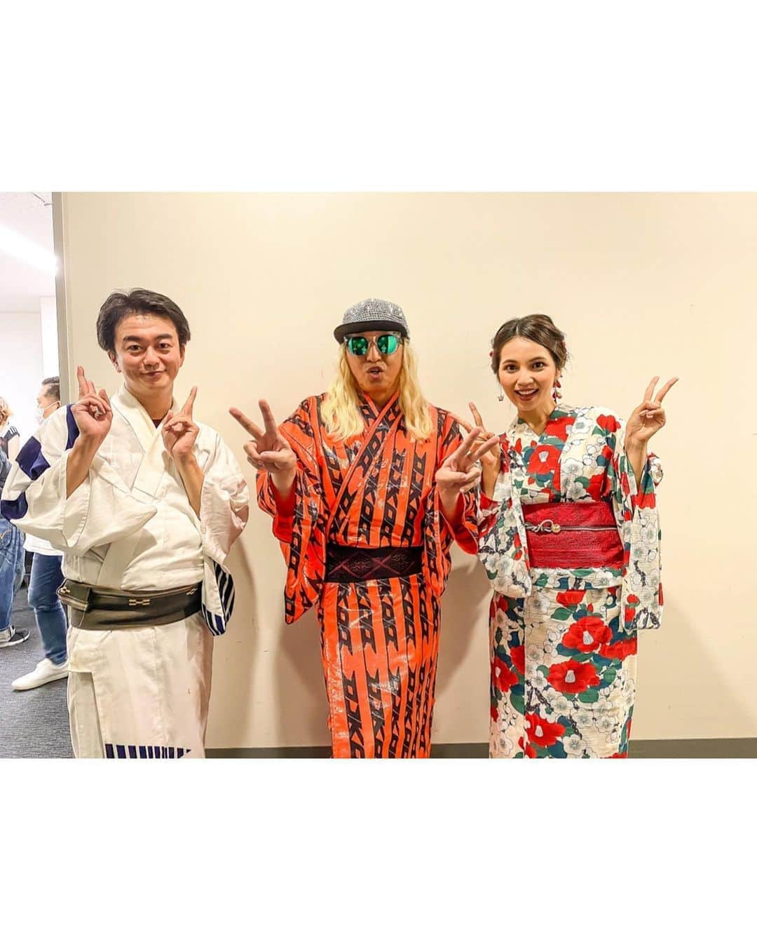 DJ Cellyさんのインスタグラム写真 - (DJ CellyInstagram)「中野駅前大盆踊り大会👘 来てくれた皆さま、オンライン参加してくれた皆さま、本当にありがとうございました🙇🏻‍♀️  実際オンライン開催の盆踊りってどんな風になるのか想像もつかなくて、正直、不安でした。 でも、楽しみにしてます！というコメントやDM、 当日会場についてからも色んな人に声をかけてもらって。会場の雰囲気もあたたかくて、本当にありがたかったです。 おかげで、私も楽しくDJすることが出来ました！  そして終わってから、YouTube Liveのコメント欄を見たら、沢山のコメントが！！ 知ってる名前も沢山あって、嬉しくて泣きました。。  @ageha_bijo 先生、 @dj_koo1019 さん、と大御所の中に三年連続で入れてもらえて本当感謝してます。  お二人のパワーが凄くて、いつも勉強させてもらってるので 来年も！！！！是非よろしくお願い致します🥺  本当に、みなさま、ありがとうございました🙇🏻‍♀️🙇🏻‍♀️🙇🏻‍♀️ #ディスコ #ボンディスコ #夏祭り #盆踊り #盆踊り大会 #夏 #祭り #お祭り #着物 #kimono #yukata #dj #djlife #djing #djstyle #bondisco #bondance #bonodori #盆ジョヴィ #盆ジョビ #中野 #中野盆踊り #中野駅前大盆踊り大会 #盆ダンス #浴衣」8月17日 12時01分 - celly_cecilia