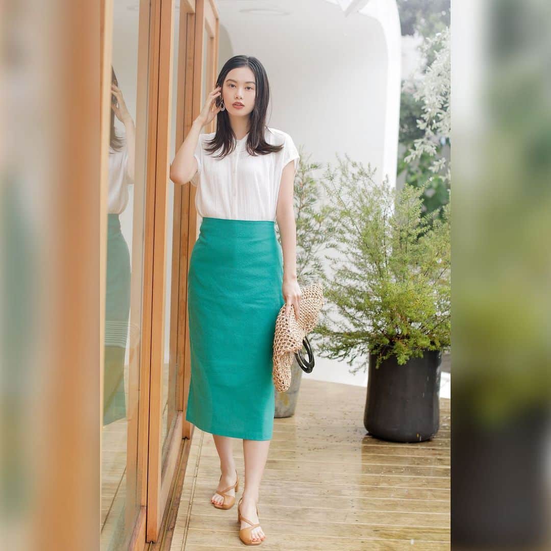 R_fashionのインスタグラム：「. . GINGER　9月号 掲載アイテム . 本日のpickup！ . skirt;　@garageshop_rakuten ear cuff;  私の毎日アクセサリー paris k's Earrings;  JewelVOX .. . 画像左下🛍 or 画像tap でアイテム詳細 ------------------------------------------------ GINGER×楽天✨最新号✨ 👗夏ファッションのお悩み解決アイテム👡 は　プロフィールリンクからチェックしてくださいね🕊❤︎ ------------------------------------------------ #r_fashion  #gingerweb #gingermagazine」