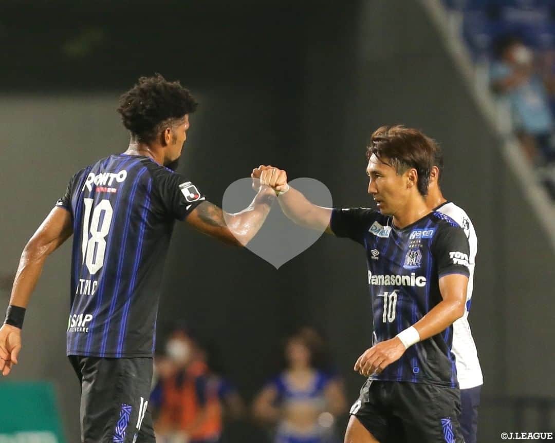 のインスタグラム：「選手と肘タッチ🤛﻿ ﻿ 🔵⚫️﻿ ﻿ ハートをダブルタップして﻿ #ガンバ大阪 の﻿ #パトリック 選手、#倉田秋 選手と﻿ 肘タッチしよう✨﻿ ﻿ #Ｊリーグ﻿ #jleague﻿ ﻿ #ガンバ #GAMBAOSAKA #🔵 #⚫️﻿ #肘タッチ ﻿ #ダブルタップしてください ﻿ #ダブルタップしてね ﻿ #ダブルタップ #doubletap﻿ #かっこいい #cool ﻿ #👊 #🤜🤛 #🙌 ﻿ #サッカー #soccer ﻿ #soccerlife #soccerplayer ﻿ #football #⚽️」