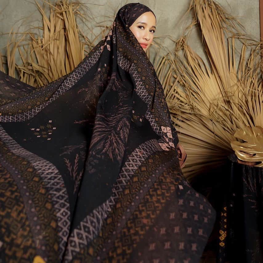 ラウディアシンシアベラのインスタグラム：「Bismilah..  "Minang Series"  17 Agustus 2020  #LbyLcb ❤️🤍」