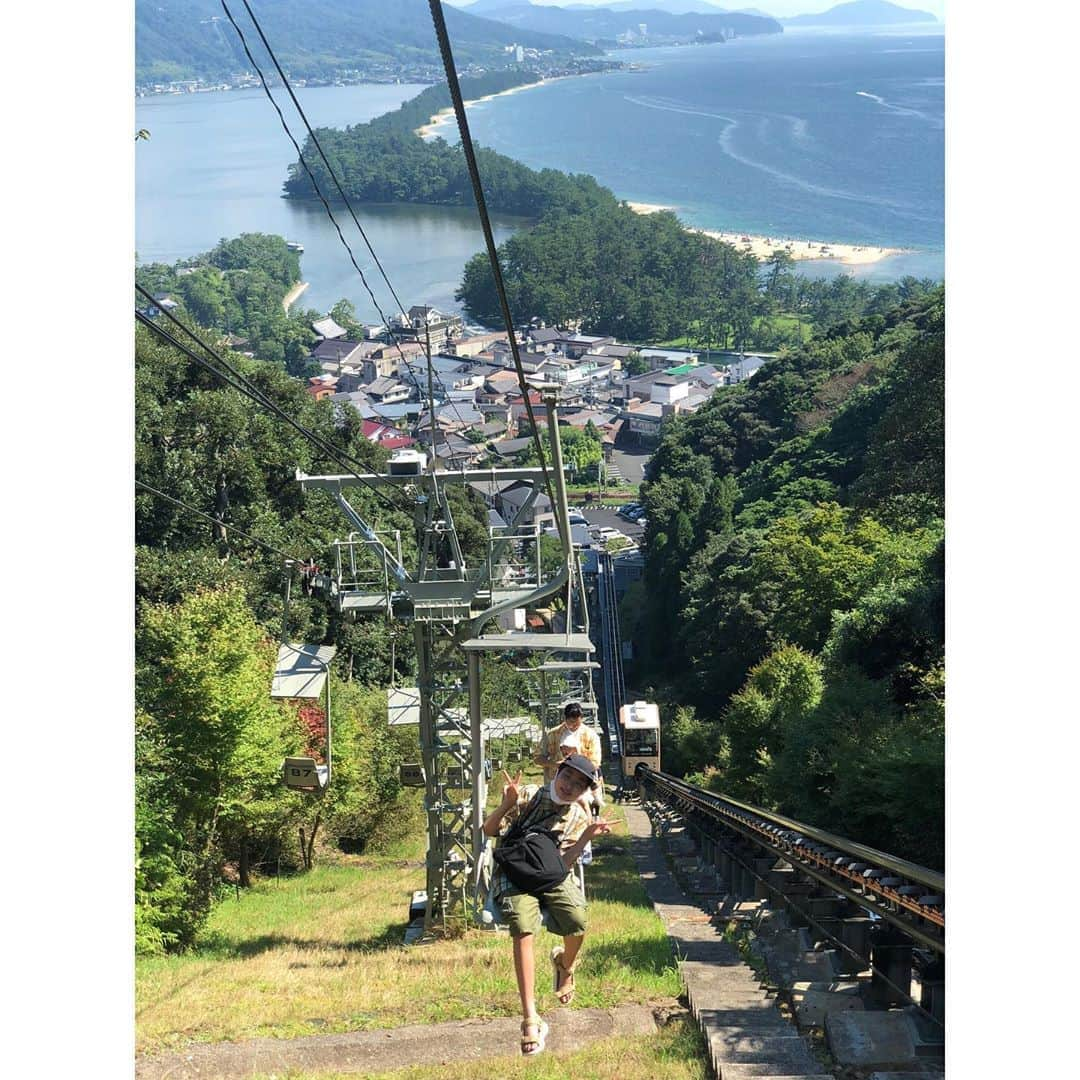 山﨑さおりさんのインスタグラム写真 - (山﨑さおりInstagram)「.今年のお盆は京都日本海側に🌊 ビューランド🎡 こじんまり感が千ちゃんに丁度良かった💛👶🏻 . . #天橋立  #ビューランド #山﨑家の夏休み🌞」8月17日 12時15分 - saori_emunjewelry