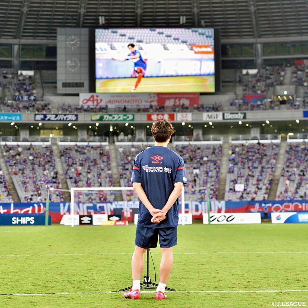 Ｊリーグさんのインスタグラム写真 - (ＪリーグInstagram)「. 室屋選手いってらっしゃい🇯🇵✈️🇩🇪  #ＦＣ東京 からハノーファー96(ドイツ)へ移籍する #室屋成 選手の壮行セレモニーの様子をお届け📸✨  ドイツの地でも活躍を期待しています‼️    #Ｊリーグ #jleague  #ＦＣ東京 #fctokyo #tokyo #２ #SEIYES  #サッカー #soccer #football #⚽️﻿ #ラストゲーム #ラストマッチ﻿ #ありがとう #thankyou﻿ #💐 #いってらっしゃい #niceshot #ナイスショット #イケメン #かっこいい #cool #笑顔 #smile #ニコニコ #😊  #Hannover96 #H96」8月17日 17時47分 - jleaguejp