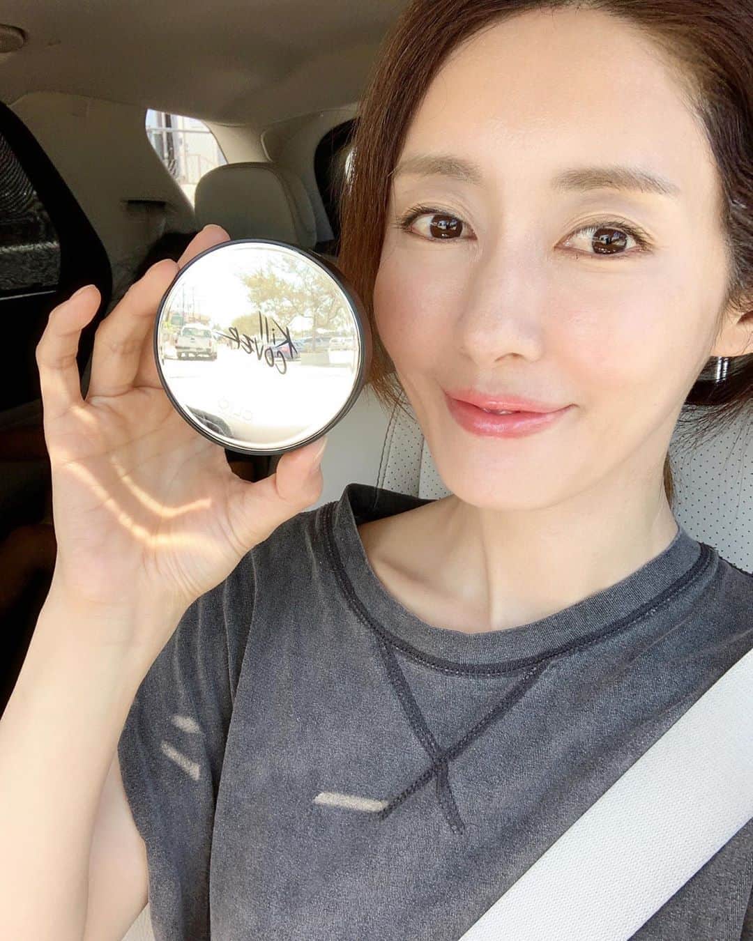 高木りなのインスタグラム：「最近のお気に入りクッションファンデ💓 クリオ キルカバーファンウェアクッションxp  ベタつくこの季節でも長時間崩れず、カバー力もgood👍🏻✨　久しぶりのヒットです💗 요즘 잘 쓰는 파운데이션 쿠션. 땀나도 괜찮은거 같아요👍🏻 . #클리오 #클리오킬커버 #킬커버파운웨어쿠션xp #쿠션 #クリオ #キルカバーファンウェアクッションxp #クッションファンデ #韓国コスメ #koreanmakeup #koreancosmetics #clio #clio #killcover」