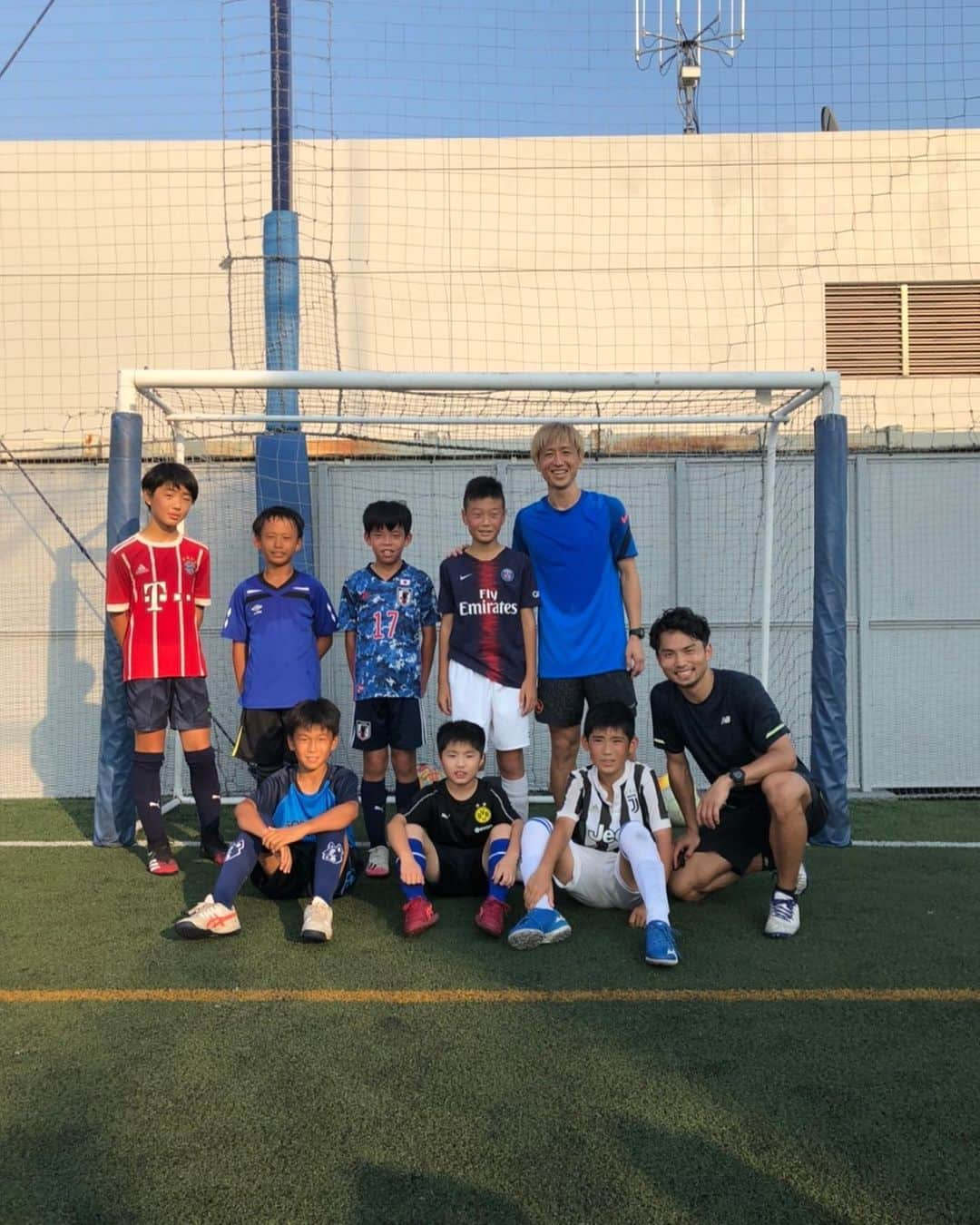 狩野健太さんのインスタグラム写真 - (狩野健太Instagram)「KENTA KANO private soccer training summer festa 2020  〜ライバルに差をつけろ〜  暑い中のご参加本当にありがとうございました。  急な告知にもかかわらずたくさんの方にお集まり頂き本当に感謝しております。  限られた時間の中ではありましたが、ボールの受け方、身体の向き、キックのコツなど、シンプルなことをより正確によりスピーディーにプレーする事にこだわってトレーニングできました。  子供達もとても熱心に集中してプレーしてくれたのでいいトレーニングになりました💪  「勝負の神様は細部に宿る」  僕がマリノス時代に指導してもらった岡田監督がよくおっしゃっていた言葉です。  今でも僕のアイデンティティーです。  いかに細部までこだわってできるか。  とても大切なことですね。  スペシャルゲストの剣語とも久しぶりに一緒にサッカー出来て楽しかったー！！  相変わらずのテクニックとドリブルのキレで見ていてワクワクしました😁  剣語ご協力ありがとう！！  またこのようなイベントをやっていきたいと思います！  場所を提供してくれたanelfutParkのオーナー稲葉洸太郎くんありがとうございました😊  KENTA KANO private soccer trainingはシンプルなプレーの細部にこだわってやっていきます！！  ご興味ある方はこちらからご連絡ください。  https://kenta-kano.com/  #狩野健太 #kentakanoprivatesoccertraining #kentakanoofficialhp #諸江剣語 #静岡学園 #anelfutPark #稲葉洸太郎」8月17日 12時42分 - kanoken_14