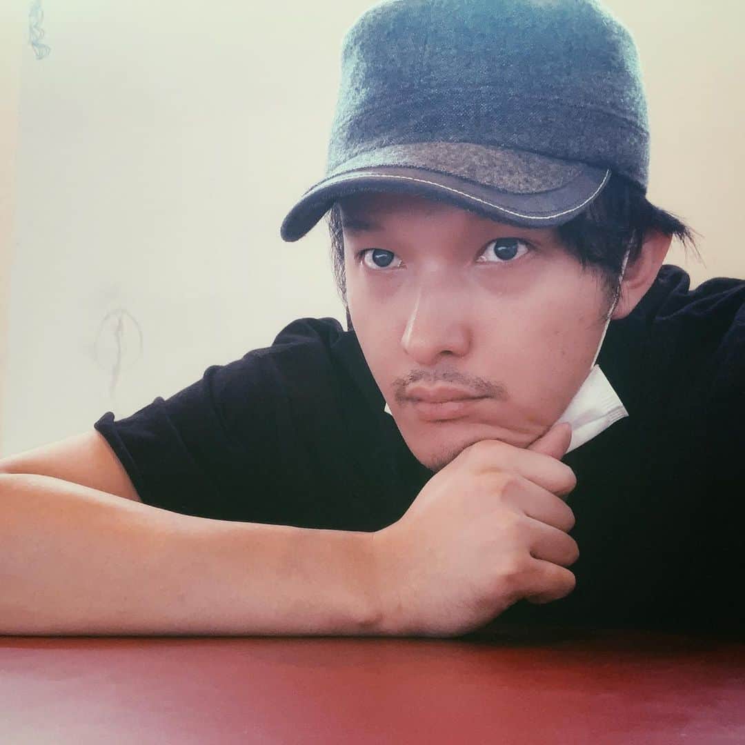 のインスタグラム：「打ち合わせ待ち…」