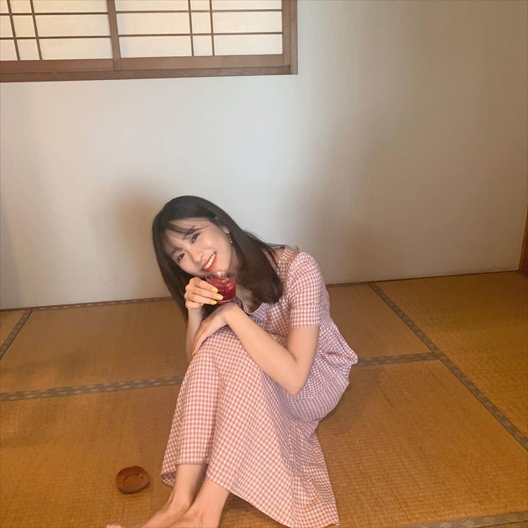 藤原万由子さんのインスタグラム写真 - (藤原万由子Instagram)「. 2枚目、しそジュースの宣伝みたい。笑 . . 足がすっごいおっきく見えるから微妙に切れるようにしたんだけど、それでも伸びてますね笑」8月17日 12時57分 - mayuko_fujiwara