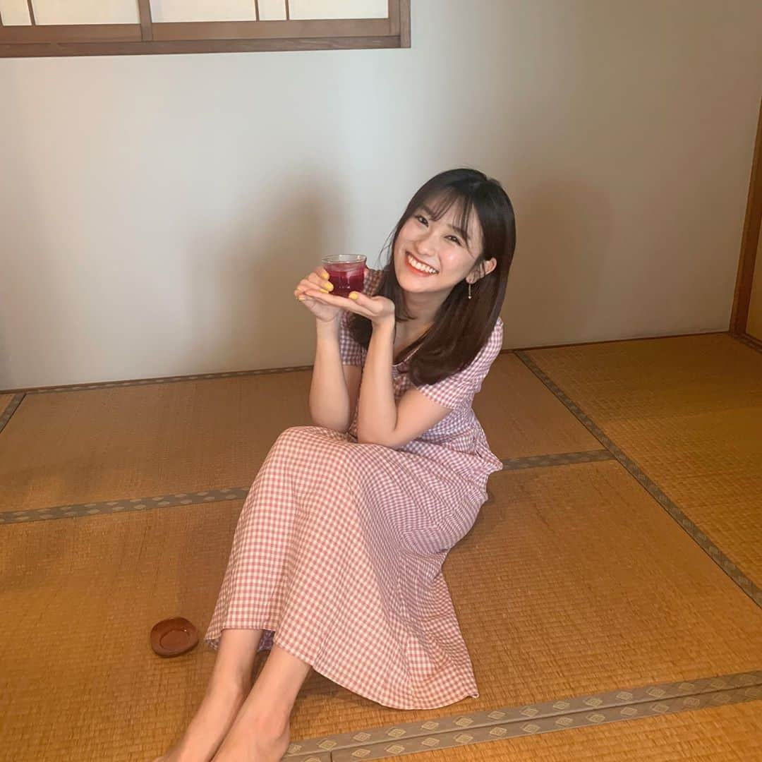 藤原万由子さんのインスタグラム写真 - (藤原万由子Instagram)「. 2枚目、しそジュースの宣伝みたい。笑 . . 足がすっごいおっきく見えるから微妙に切れるようにしたんだけど、それでも伸びてますね笑」8月17日 12時57分 - mayuko_fujiwara