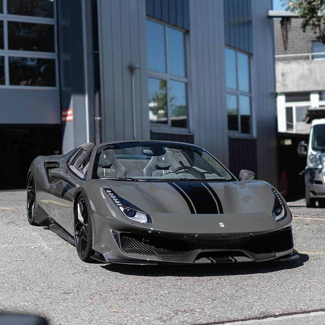 CARLiFESTYLEさんのインスタグラム写真 - (CARLiFESTYLEInstagram)「Love this Ferrari 488 Pista Spider spec! Photo by @srs_swissrichstreets #carlifestyle #488pista」8月17日 13時10分 - carlifestyle