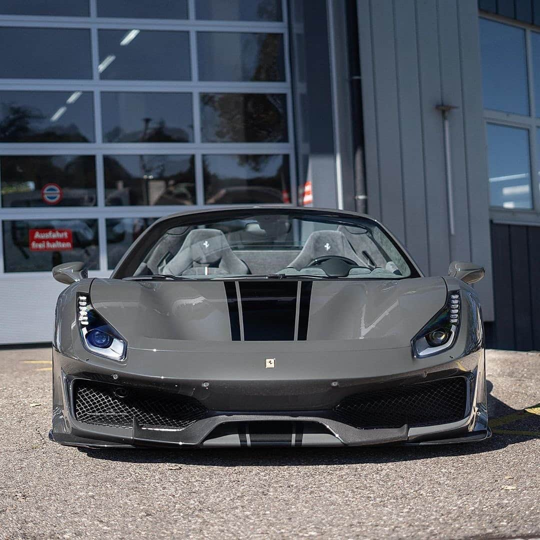 CARLiFESTYLEさんのインスタグラム写真 - (CARLiFESTYLEInstagram)「Love this Ferrari 488 Pista Spider spec! Photo by @srs_swissrichstreets #carlifestyle #488pista」8月17日 13時10分 - carlifestyle