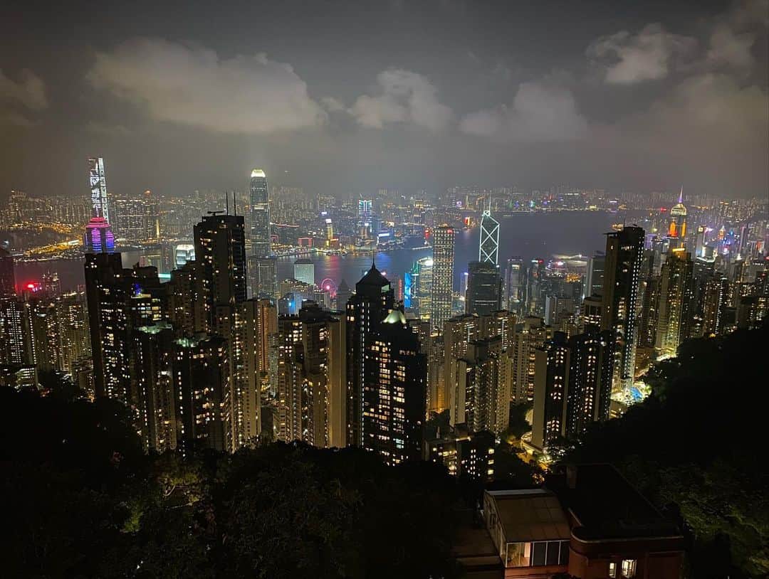大見謝葉月さんのインスタグラム写真 - (大見謝葉月Instagram)「コロナの影響で行く場所も人数も時間も日本より厳しく色々制限されてるけど毎日キラキラしてる香港💖✨」8月17日 13時10分 - h_a_z_k_i