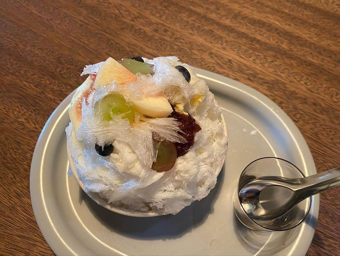 青山有紀さんのインスタグラム写真 - (青山有紀Instagram)「だいすきなお店で今年初のカキ氷と生イチジクスカッシュ。 の後にネパールの定食、ダルバート。」8月17日 13時15分 - yukiaoya