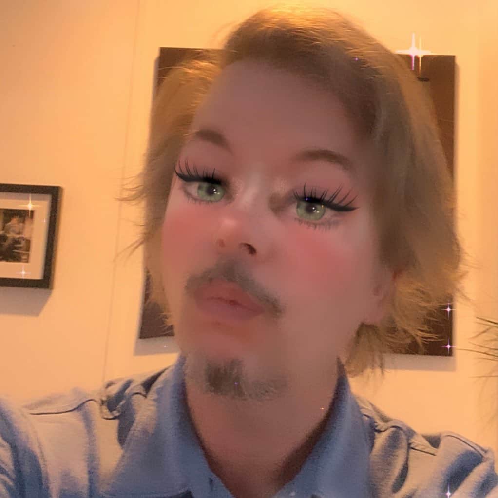 デヴィッド・スペードのインスタグラム：「Finally got my new head shots. #nofilter」